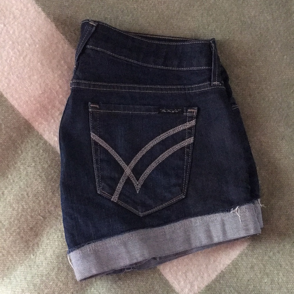 William Rast Scarlet Short in Dk Handsand, size 27